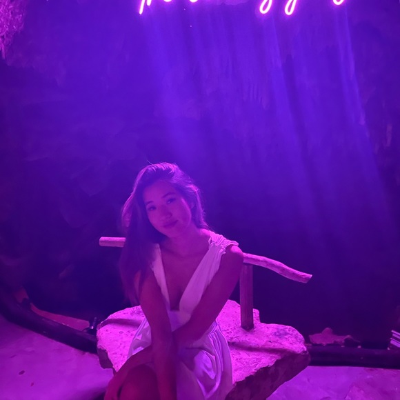 Meet your Posher, Kristine - Picture 3 of 3